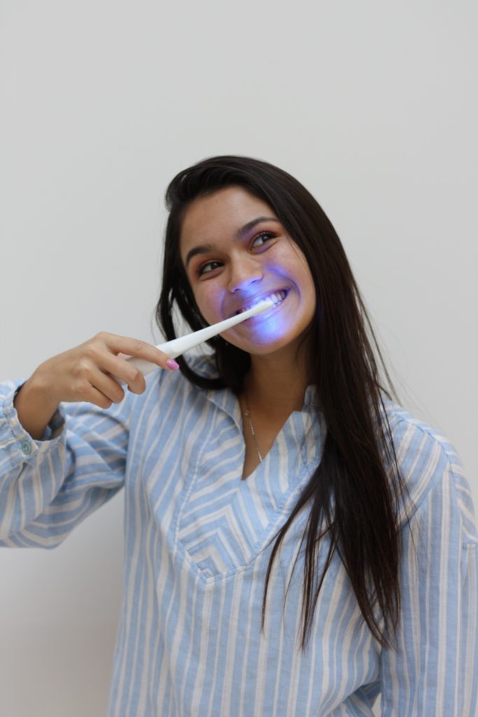 FINALLY, A REAL INNOVATION IN DENTAL CARE – THE ONLY DUAL MODE LIGHT